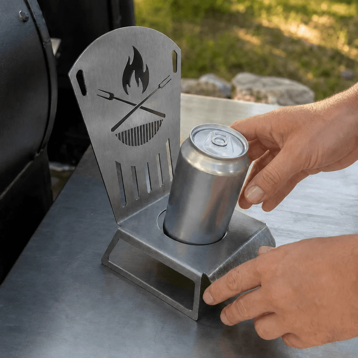 šMetal Beer Can Chicken Chair ā Upright BBQ Roasting Standš