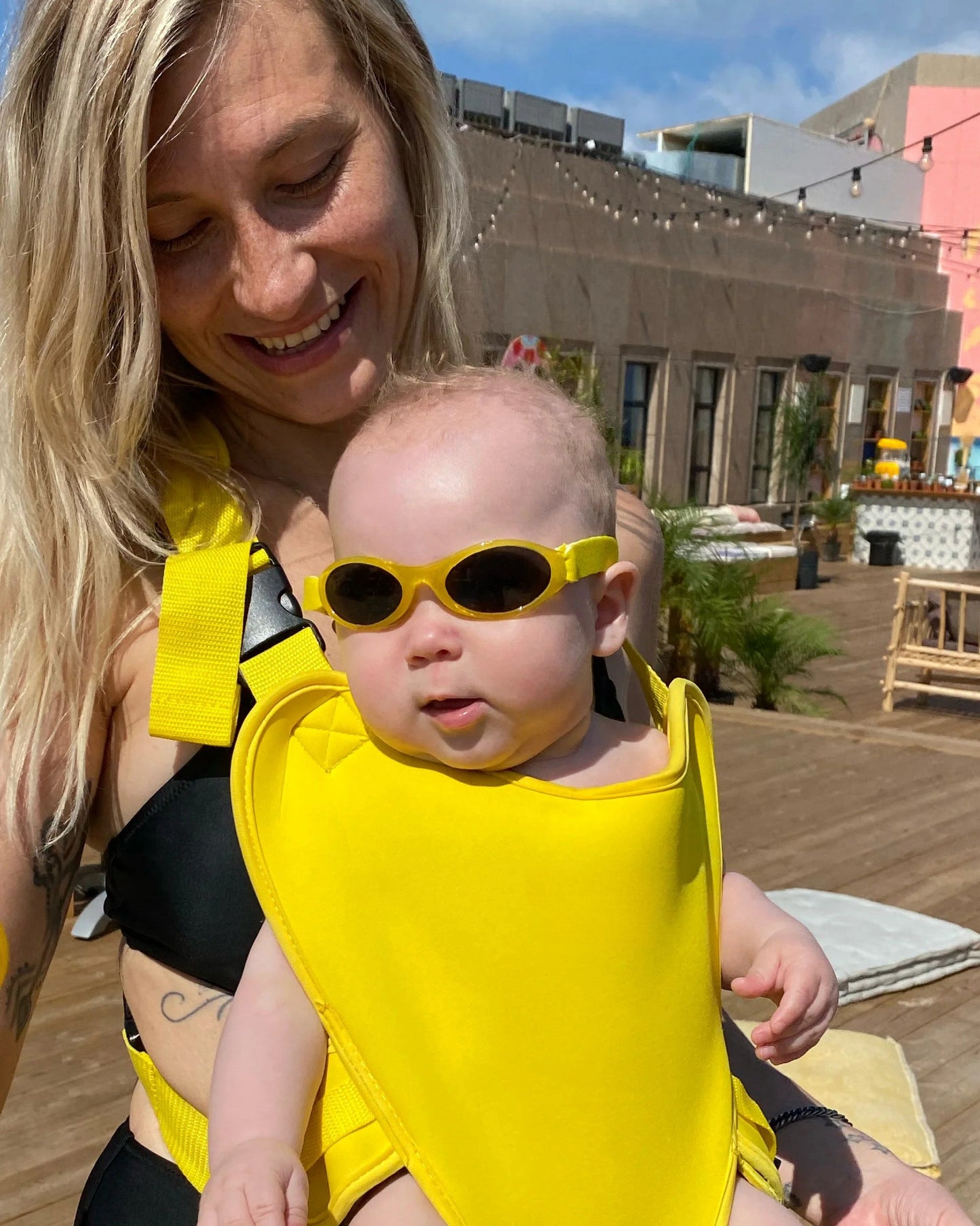 💦 Valors AquaHold™ Baby Water Carrier – Hands-Free Comfort For Safe Family Water Adventures